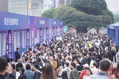 光電產(chǎn)業(yè)騰飛亟需人才引擎 | 2025北京光博會(huì)百校千企招聘會(huì)構(gòu)筑產(chǎn)教融合新高地?